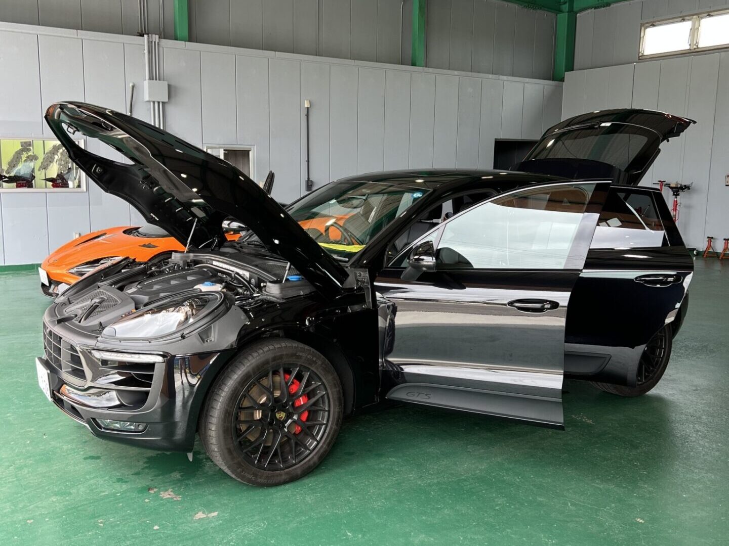 ポルシェ マカンGTS コーティング マスキングテープ処理