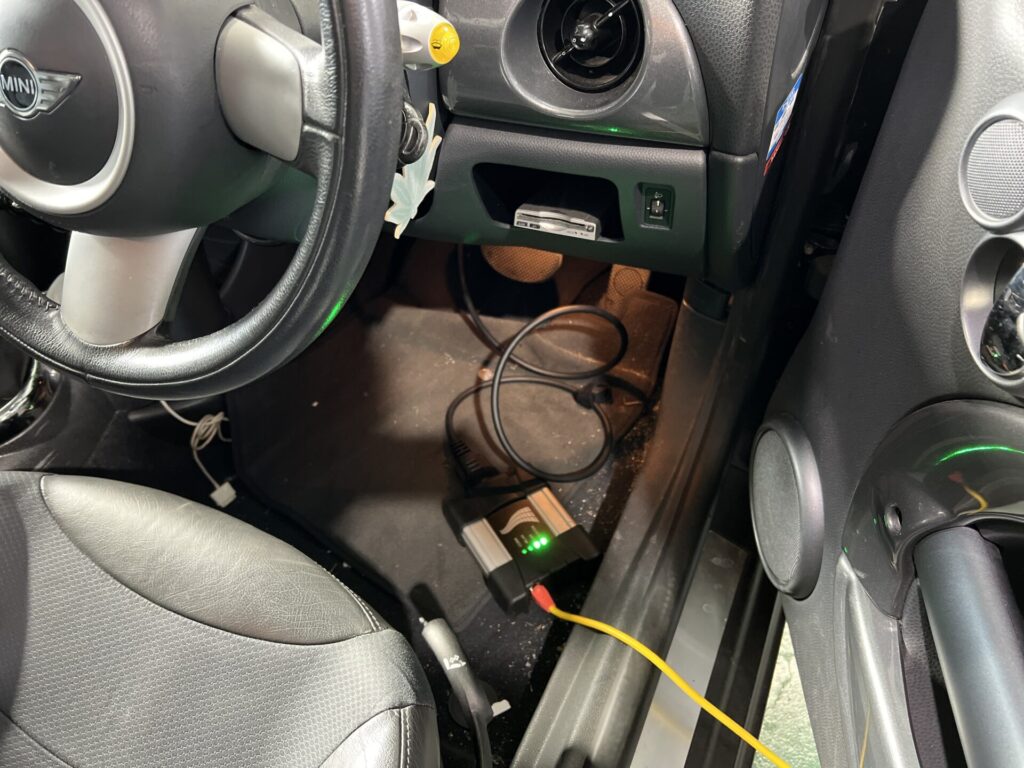 エアコンスイッチオンでコンプレッサー作動確認