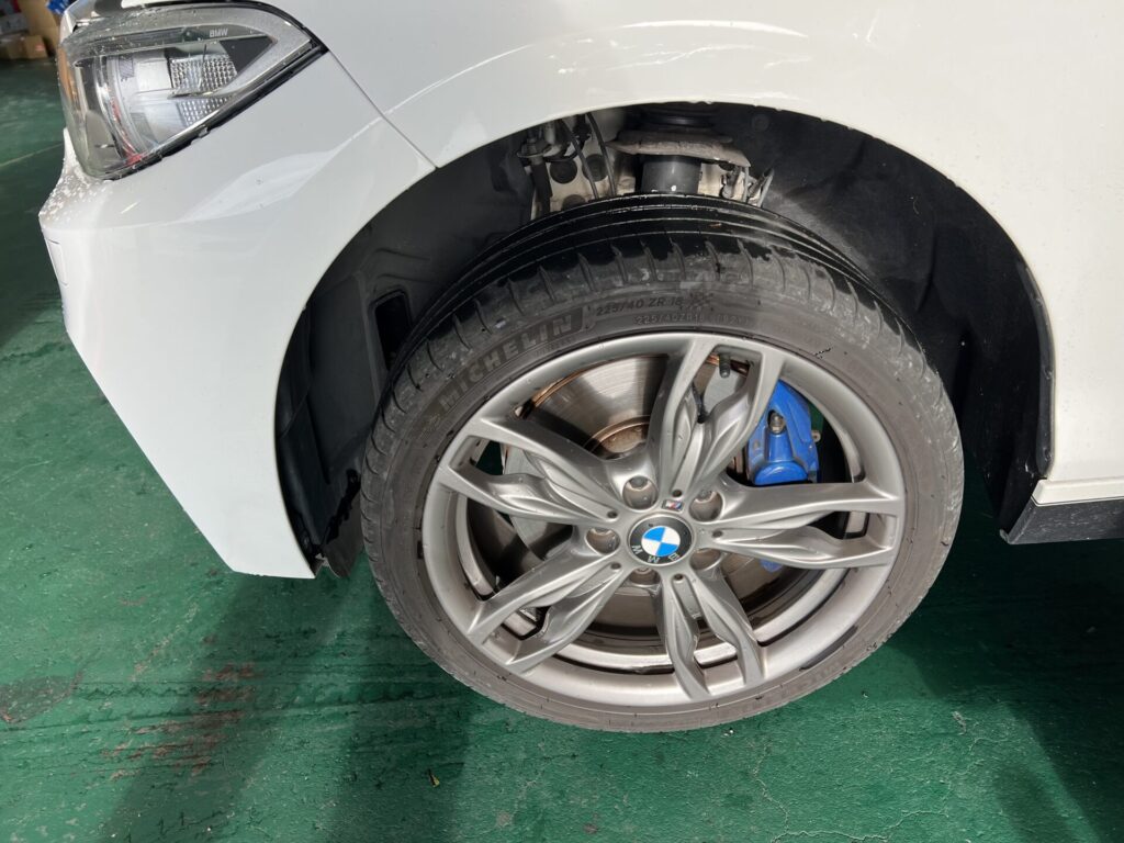 交換前の古いタイヤの画像