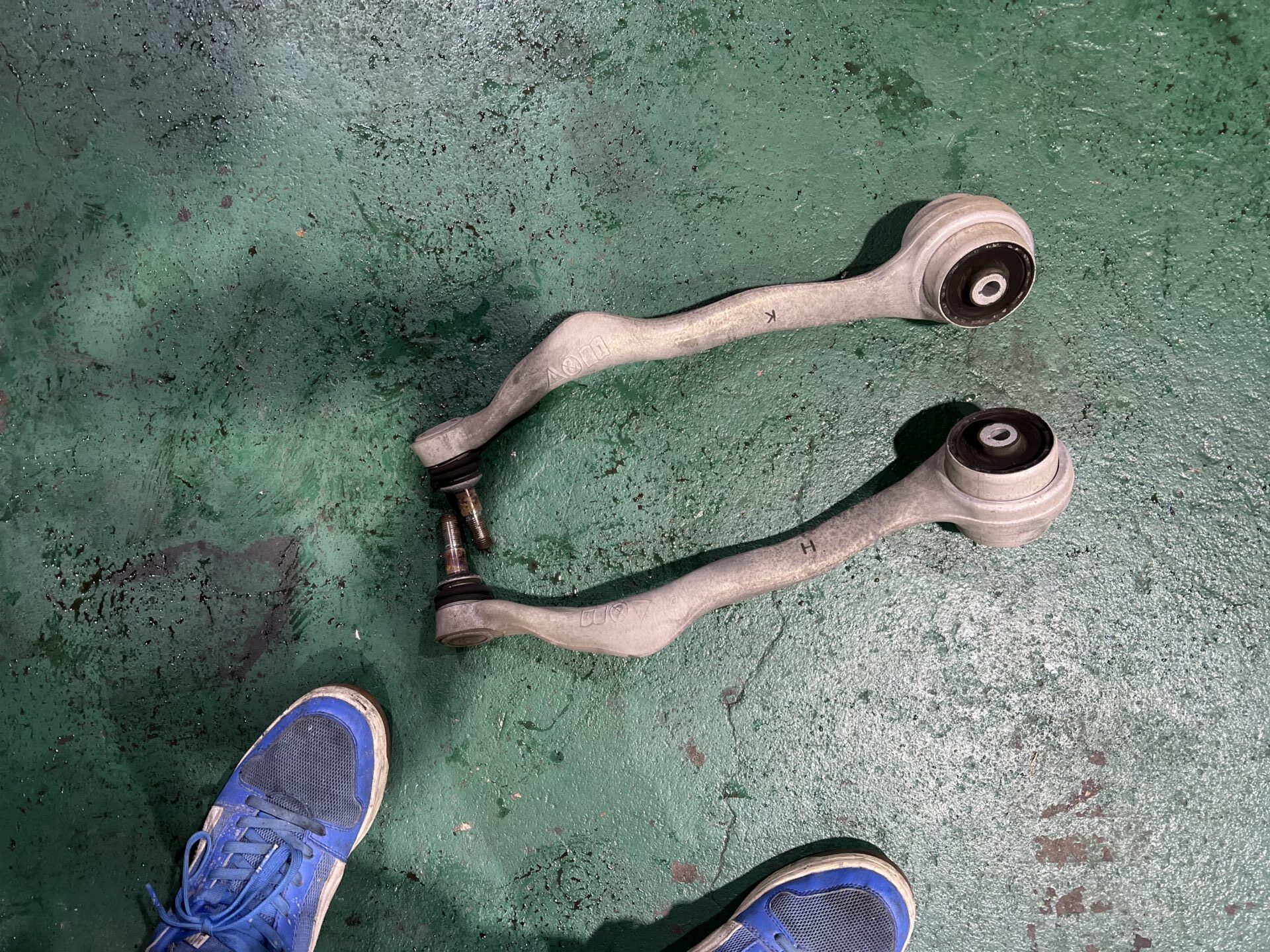 取り外したスラストロッドの画像