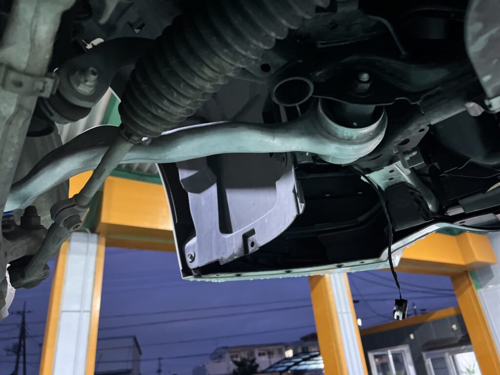 スラストロッドを取り付け完了した様子