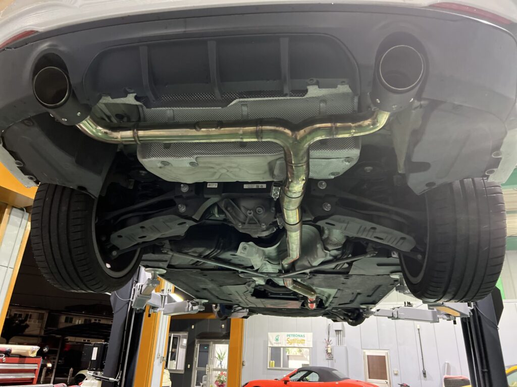 交換後のマフラーの画像